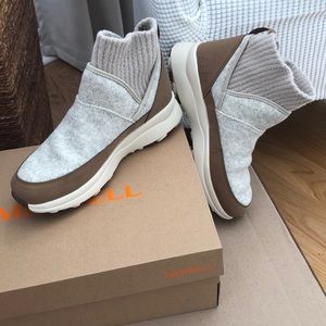 Beige sport winter mid boot sneaker